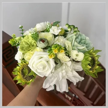 Realistická svadobná kytica z umelých kvetov MP183484