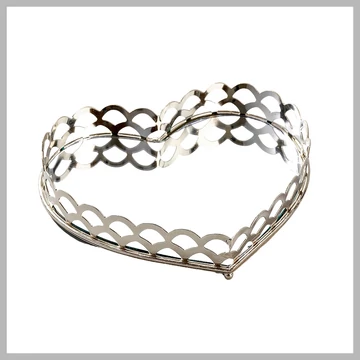 Kovová tácka v tvare srdca – strieborná – 71992