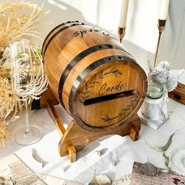 Dekoratívny drevený sud na zbieranie pohľadníc – s nápisom „Cards“ (012223)