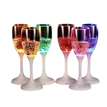 Sada osvetlených sklenených pohárov s LED osvetlením – 6 kusov TC3475142