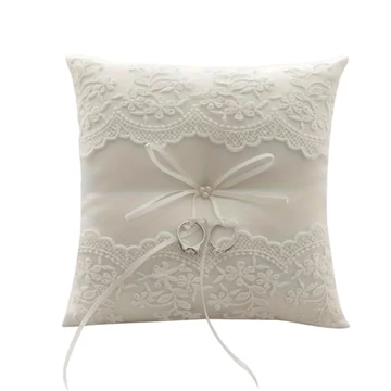 Elegantný čipkovaný svadobný vankúšik na prstienky – 20x20 cm BL91433