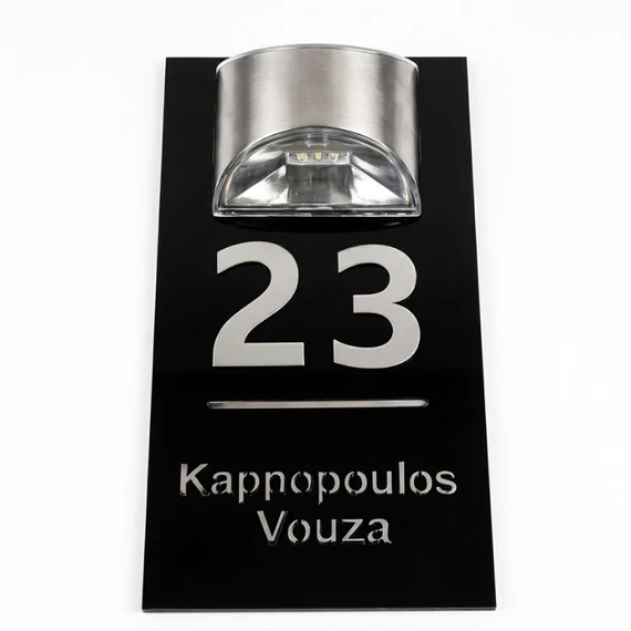 Personalizovateľná solárna tabuľka s číslom domu so zlatým nápisom QK13033675-S