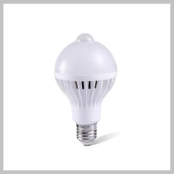LED žiarovka s pohybovým senzorom do pätice E27 7 W